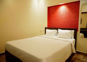Voodi või voodid majutusasutuse R Hotels By Suraj Residency Yercaud toas