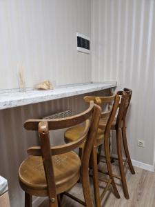a group of chairs sitting at a kitchen counter at Hostel Buddha in Chişinău