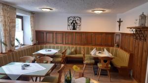 A seating area at Hotel Vomperhof