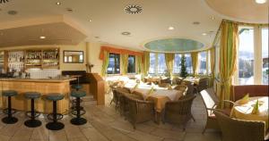A restaurant or other place to eat at Hotel Vomperhof