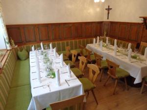 A restaurant or other place to eat at Hotel Vomperhof