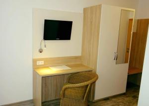 TV a/nebo společenská místnost v ubytování Hotel Vomperhof