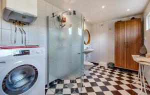 a bathroom with a washing machine and a checkered floor at 2 Bedroom Cozy Home In Hssleholm in Hässleholm