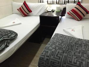 Voodi või voodid majutusasutuse Manhattan inn toas +12 fotot