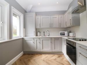A kitchen or kitchenette at Park View Upper