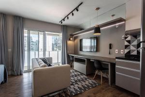a living room with a desk and a couch at ADD Berrini in Sao Paulo