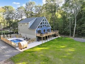 a house with a swimming pool and a yard at Dulce Retreat in Blakeslee
