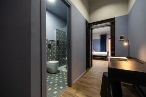 Et badeværelse på RB Suites Napoli