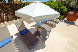 Balkón nebo terasa v ubytování Luxury Villa AJ05 with private heated pool