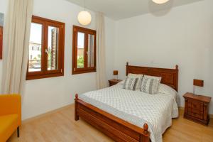 Postel nebo postele na pokoji v ubytování Luxury Villa AJ05 with private heated pool