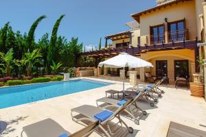 Bazén v ubytování Luxury Villa AJ05 with private heated pool nebo v jeho okolí