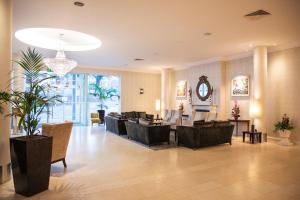 Khu vực ghế ngồi tại Grand Hotel