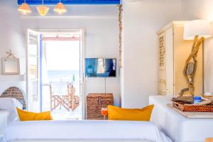 Postel nebo postele na pokoji v ubytování Sunny Getaway in Mykonos Lia Beach