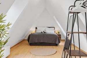 a bedroom with a bed and a ladder at COMFY Altstadt-Loft Ingolstadt in Ingolstadt