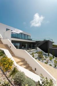 una imagen de una casa con escaleras en Casa Berlenga - SCH080, en Famalicão