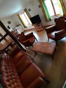 Khu vực lounge/bar tại gîte des Templiers, appartement meublé pour 4 personnes à la campagne à 10min de la côte d'opale et de la baie de Somme