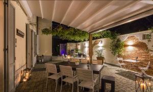 an outdoor patio with a table and chairs at The Villa Suites - Pool & SPA in Como