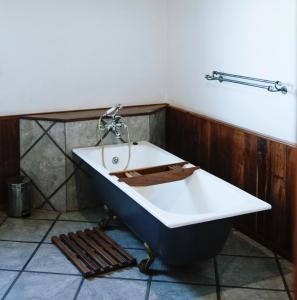 a bathroom with a bath tub and a sink at Oregon House in Riebeek-Wes