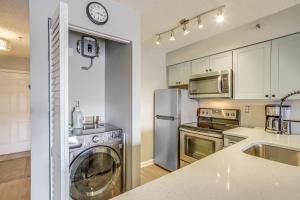 Ảnh trong thư viện ảnh của Ocean City Studio with Balcony - Steps to Boardwalk! ở Ocean City