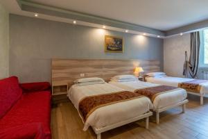 A bed or beds in a room at Hotel Rome Love- close to Roma Termini