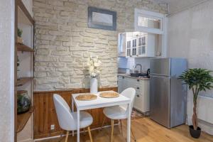 Kuchyň nebo kuchyňský kout v ubytování Appartement cosy dans les rues piétonnes