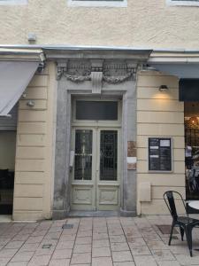 a door to a building with a table and a chair at Charmant studio centre historique in Pau