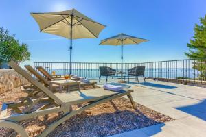 Imagen de la galería de Peaceful Villa Luce di Mare - heated pool, sauna, en Ivan Dolac