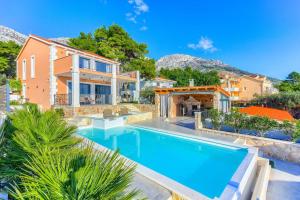 Imagen de la galería de Peaceful Villa Luce di Mare - heated pool, sauna, en Ivan Dolac 94 fotos más