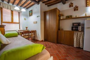 a room with a kitchen and a table with a refrigerator at Appartamento Il Caratello Borgo 6 in Capoliveri