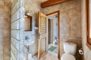 a bathroom with a toilet and a sink at Finca Sa Torreta in Santa Margalida +21 photos