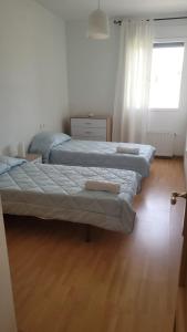 Een bed of bedden in een kamer bij Apartamento Cattleya