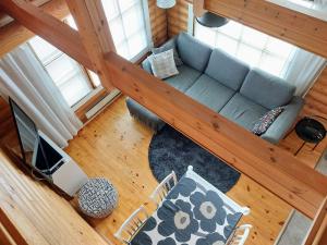an overhead view of a living room with a couch at Holiday Home Honkakoli 1 in Kolinkylä