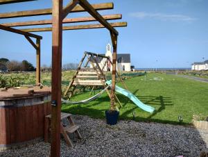 Leiksvæði fyrir börn á Easkey Hostel