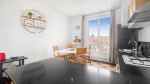 Zdjęcie z galerii obiektu HOMEY COLOC GATSBY - New, parking gratuit, proche gare, Balcons privés, Établissement élégant et moderne w mieście Ville-la-Grand
