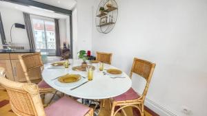 Zdjęcie z galerii obiektu HOMEY COLOC GATSBY - New, parking gratuit, proche gare, Balcons privés, Établissement élégant et moderne w mieście Ville-la-Grand