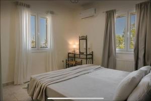 Ένα ή περισσότερα κρεβάτια σε δωμάτιο στο Kaminia Serenity House