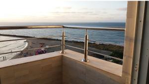 einen Balkon mit Meerblick in der Unterkunft A un paso del mar 2 in Cartagena de Indias