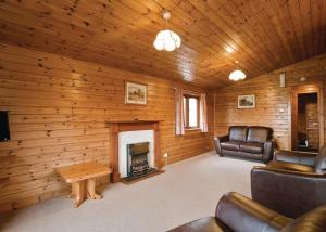 A seating area at Crowhurst Park 