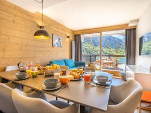 a dining room with a table with food on it at Appartement Tignes, 3 pièces, 4 personnes - FR-1-641-35 in Tignes