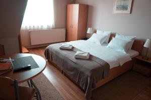 Ένα ή περισσότερα κρεβάτια σε δωμάτιο στο Hotel Topcider