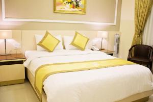 Rúm í herbergi á Hotel Hoang Minh Chau