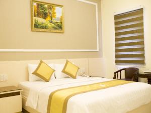 Giường trong phòng chung tại Hotel Hoang Minh Chau