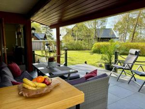 a bowl of fruit on a table on a patio at Bungalow-Jessern Ferienhaus im Grünen mit Seeblick in Jessern