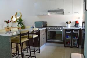 Dapur atau dapur kecil di NEW Stay in Napoles with WTC 3 min Walk and Security