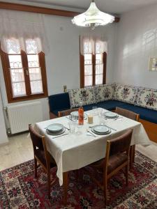 Posezení v ubytování Το σπίτι της πλατείας