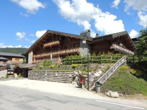 a large wooden house on top of a hill at Appartement Les Gets, 3 pièces, 6 personnes - FR-1-598-71 in Les Gets