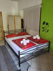 Postel nebo postele na pokoji v ubytování Cosy House