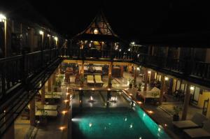 Bazén v ubytování Ruean Thai Hotel nebo v jeho okolí