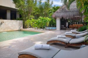 Bazén v ubytování Paradisus La Perla - Adults Only - Riviera Maya - All Inclusive nebo v jeho okolí