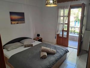 A bed or beds in a room at Sabine